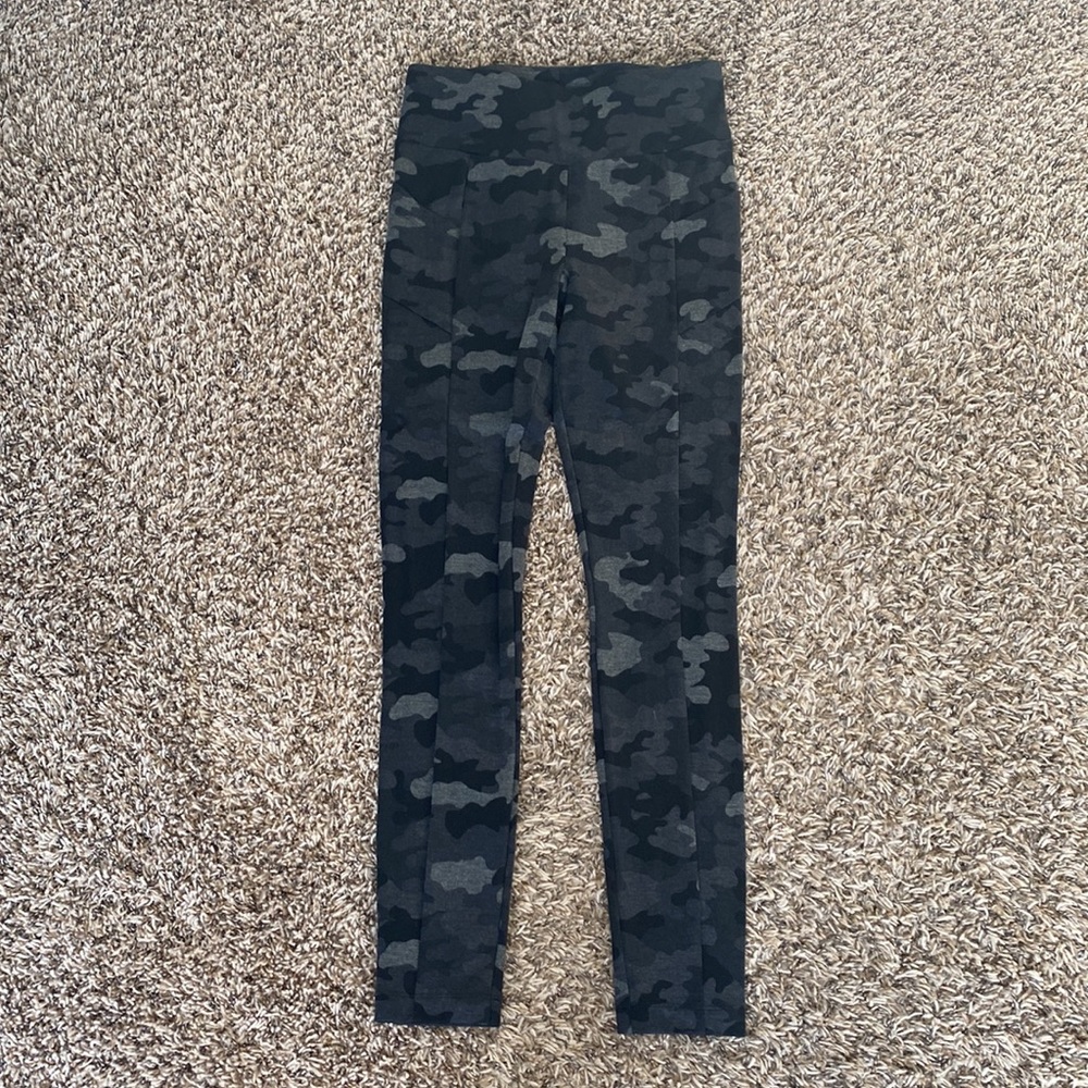 Cabi Black Camo Matching Jacket and Leggings Set - Picture 4 of 8